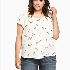 GIRAFFE PRINT CREPE BUTTON BACK TOP